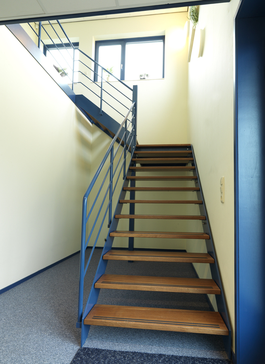 Industrietrap met hardhouten treden