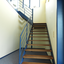 Industrietrap met hardhouten treden