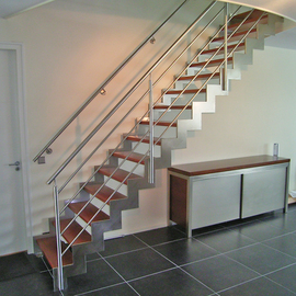 Rvs-trap-met-balustrade_list