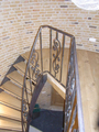 Wenteltrap met ijzeren balustrade
