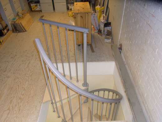 Zoldertrap met houten treden