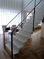 Moderne houten muizeboomtrap