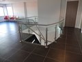 Glas balustrade kantoorpand