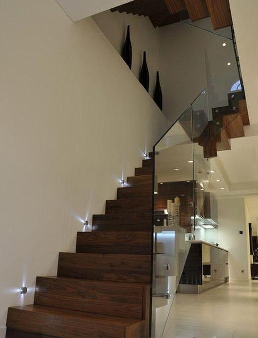 Dichte Level Muizenboomtrap met glazen balustrade