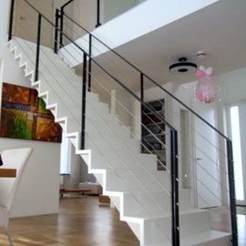 Moderne houten muizeboomtrap