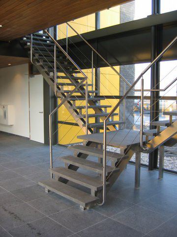 RVS trap natuursteen treden