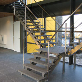 RVS trap natuursteen treden