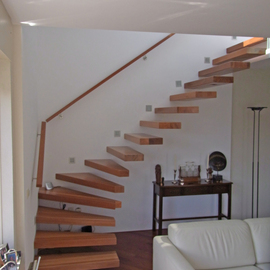 Zwevende trap houten treden