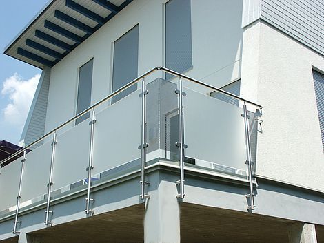 Buitenbalustrade van glas