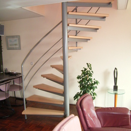Draaitrap met beuken houten treden