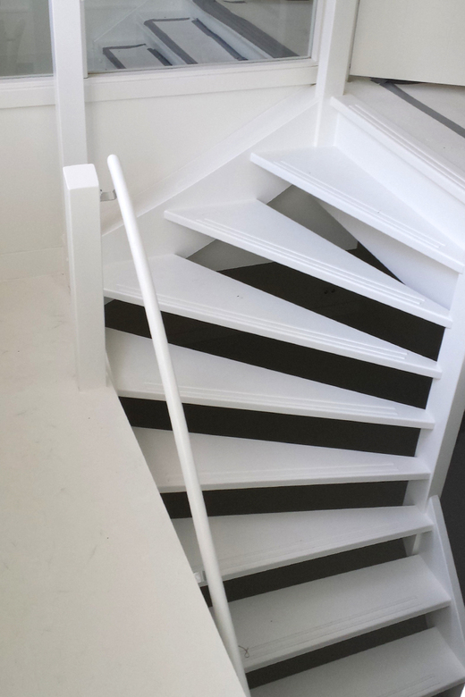 Witte houten trap kwartslag ZDT01