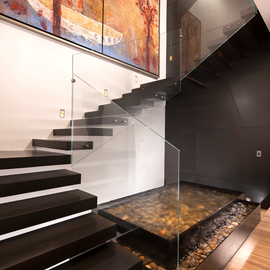Zwarte zwevende trap met glas ZWT07