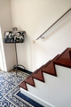 Moderne keepboomtrap met hout STT01