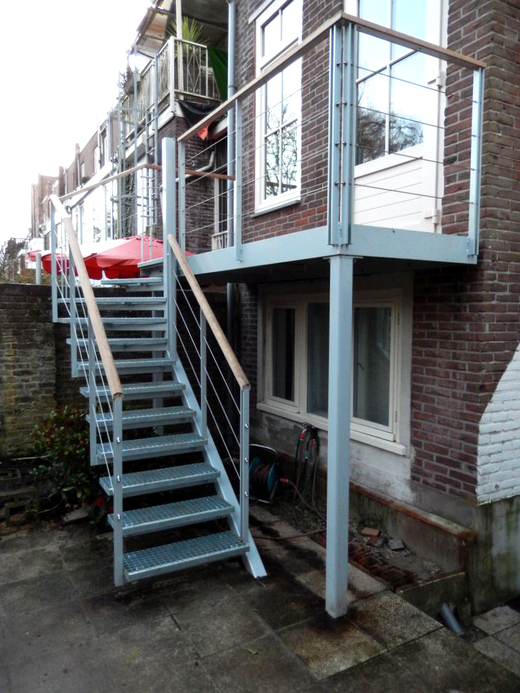 Industrial look buitentrap naar balkon BVT32