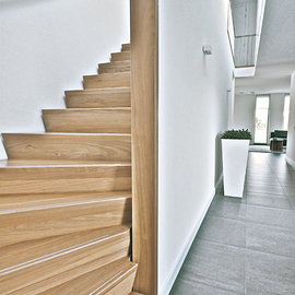 Moderne houten keepboomtrap ST48