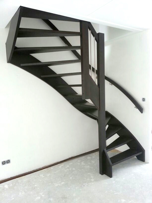 Moderne houten kwartslagtrap ST51