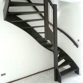 Moderne houten kwartslagtrap ST51