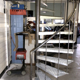 Spiltrap met bordes IVT26