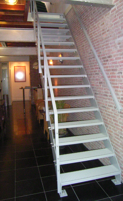 Stalen steektrap BDT02