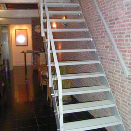 Stalen steektrap BDT02