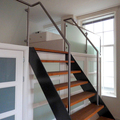 Balustrade van melkglas met rvs staanders BAL44