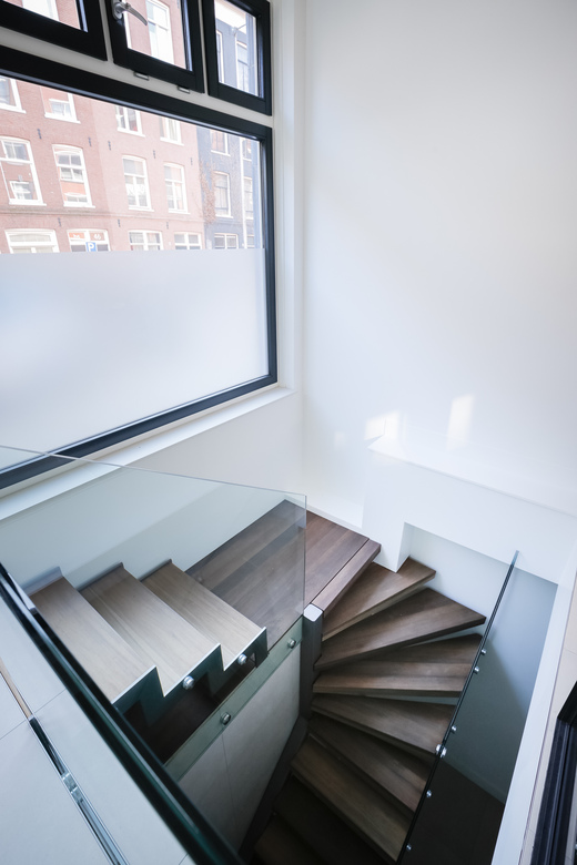Lichtdoorlatende glazen balustrade BAL61
