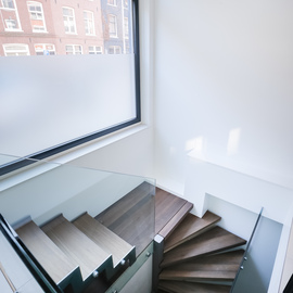 Lichtdoorlatende glazen balustrade BAL61
