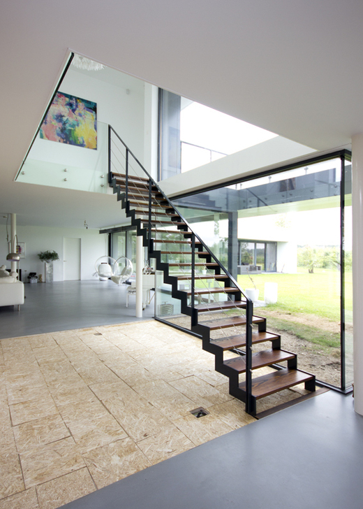 Moderne stalen zigzagtrap MZ51