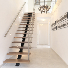 Moderne trap met rvs leuning MDB22