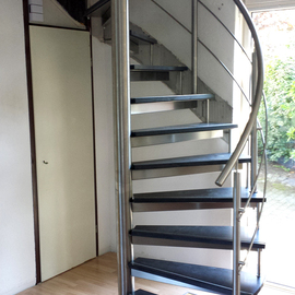 RVS spiltrap met zwarte treden SWT53