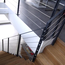 Zwart stalen balustrade met rvs spankabels BAL56