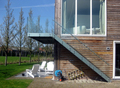 Buitentrap met vrijdragende glas balustrades BVT26