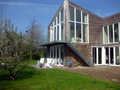 Buitentrap met vrijdragende glas balustrades BVT26