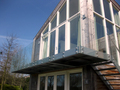Buitentrap met vrijdragende glas balustrades BVT26