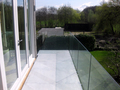 Buitentrap met vrijdragende glas balustrades BVT26