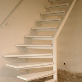 Vrijdragende witte spiltrap VDT04