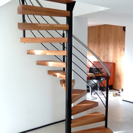 Design spiltrap met staal en hout SWT69