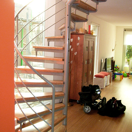 Stalen spiltrap met houten treden SWT71