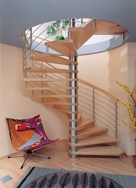 Design rvs spiltrap met grote houten treden SWT76