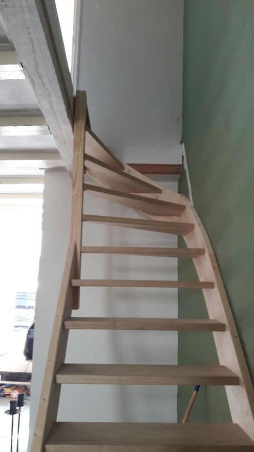 Kwartslagtrap met draai aan bovenkant KWT30