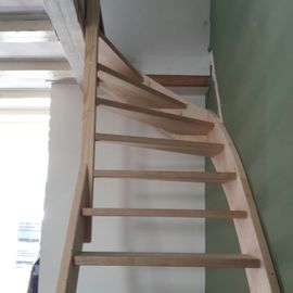 Kwartslagtrap met draai aan bovenkant KWT30