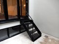 Zwarte steektrap buiten BVT42